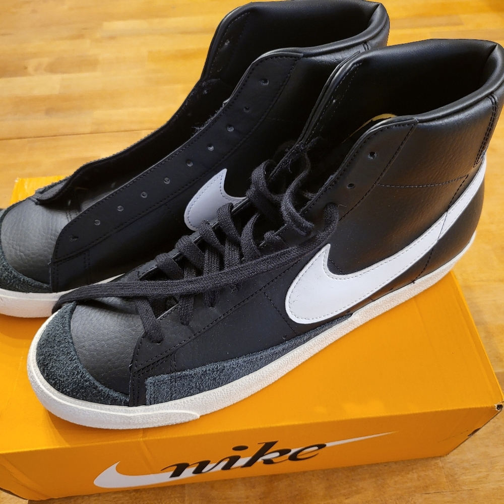 Nike Shoes | Nike Blazer Mid ‘77 Vntg Black Sail Size 12 | Color: Black/White |